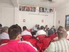 नेकपा एस बिर्तामोडको टोलटोलमा कलमको झन्डा गाड्ने र घरघरमा स्टिकर बाड्ने अभियान